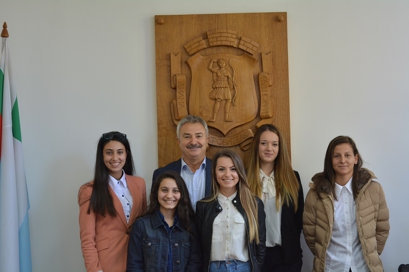 Гимназисти смениха за ден кмета и областния управител на Монтана