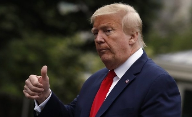 Американският президент Доналд Тръмп обяви че ще отложи за септември