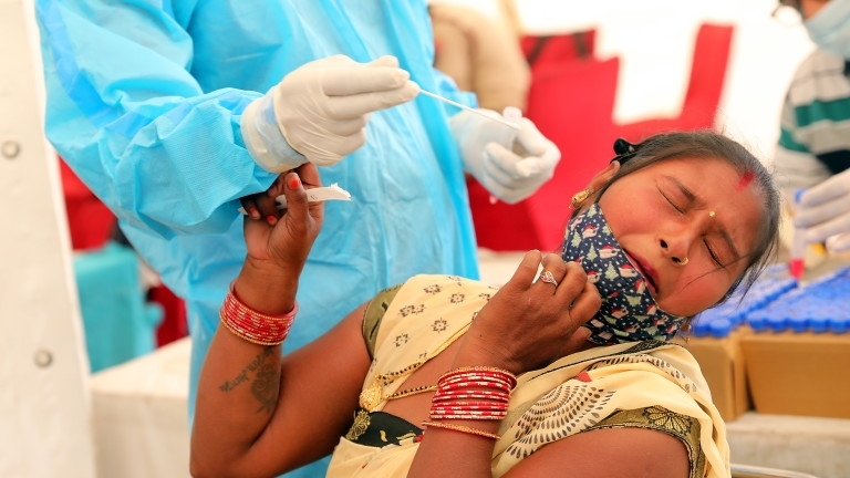 Индия регистрира рекорден брой случаи на заразяване и на смърт