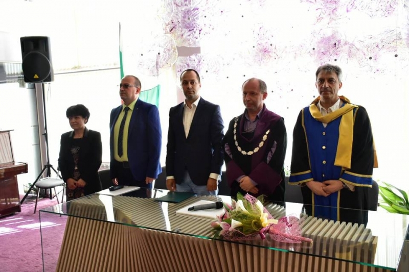 Над 70 абсолвенти от филиала на Великотърновския университет във Враца