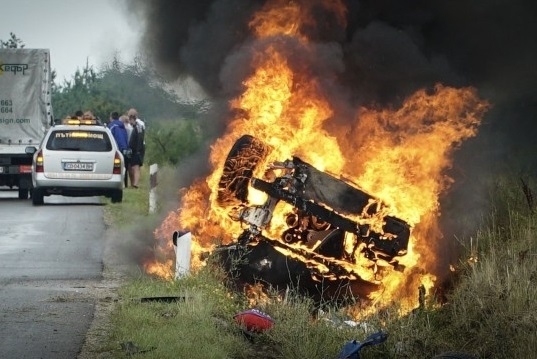 Кола се запали при катастрофа в Монтанско съобщават от областната