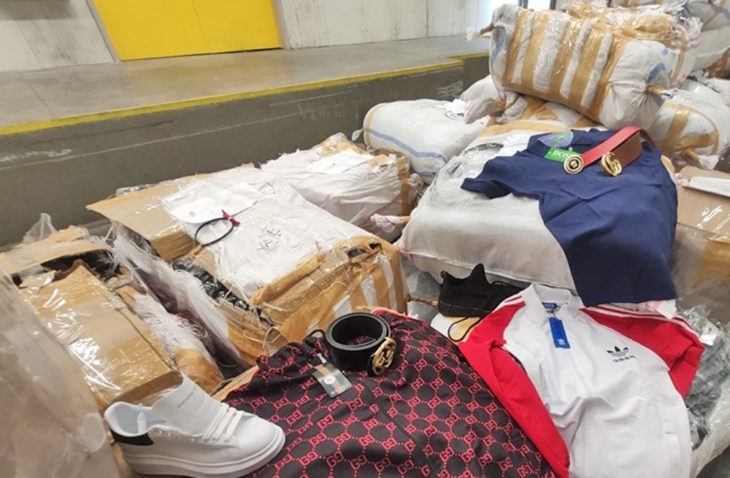 Митнически служители от Главна дирекция Митническо разузнаване и разследване и