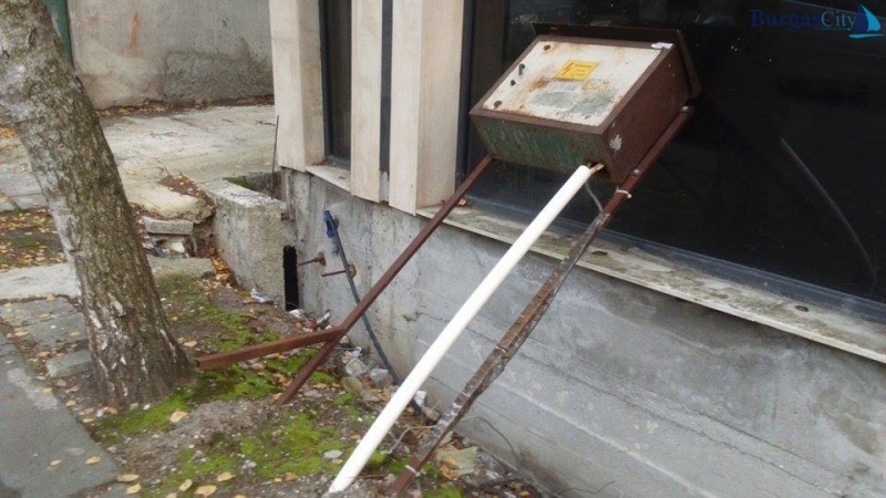 Две ел табла са били повредени в Бяла Слатина през