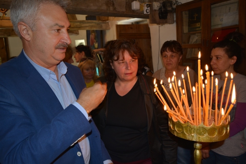 С водосвет на непресъхващата чешма отслужен от отец Борислав и