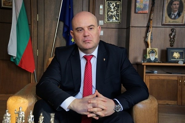 Една година след като бившият правосъден министър Янаки Стоилов внесе