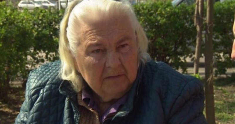 Възрастна жена върху чийто имот бяха застроени десетки незаконни постройки