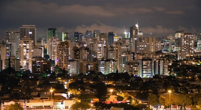 Най малко единайсет души са били убити снощи при стрелба в