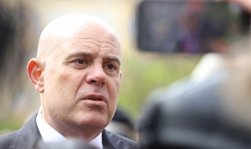 Държавата се управлява от задната седалка на джипове Никоя прокуратура