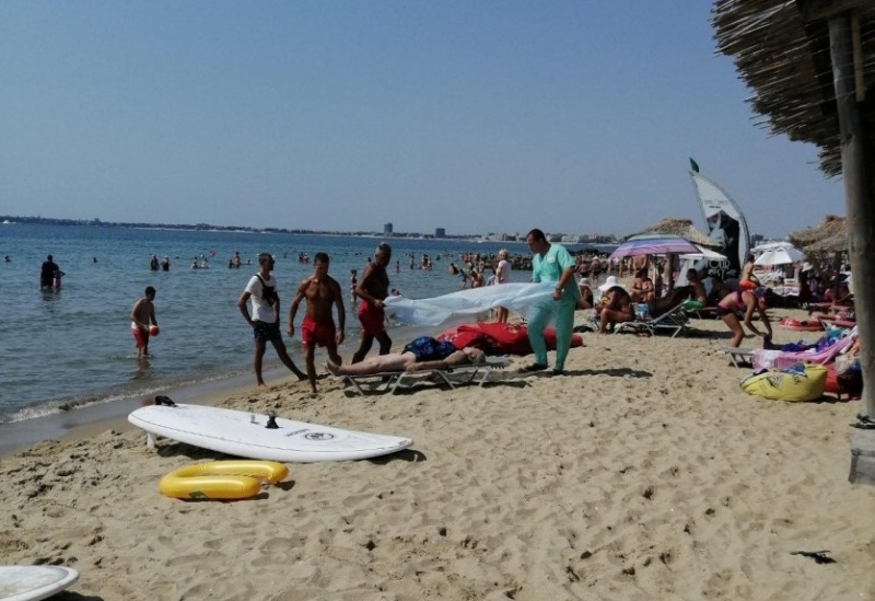Жена почина на плажа на Свети Влас Все още се
