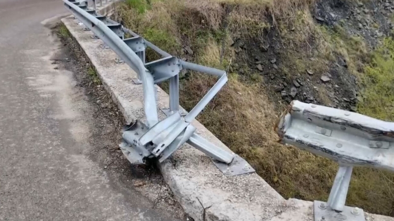 Опасни завои счупени и изгнили мантинели – така изглежда пътят