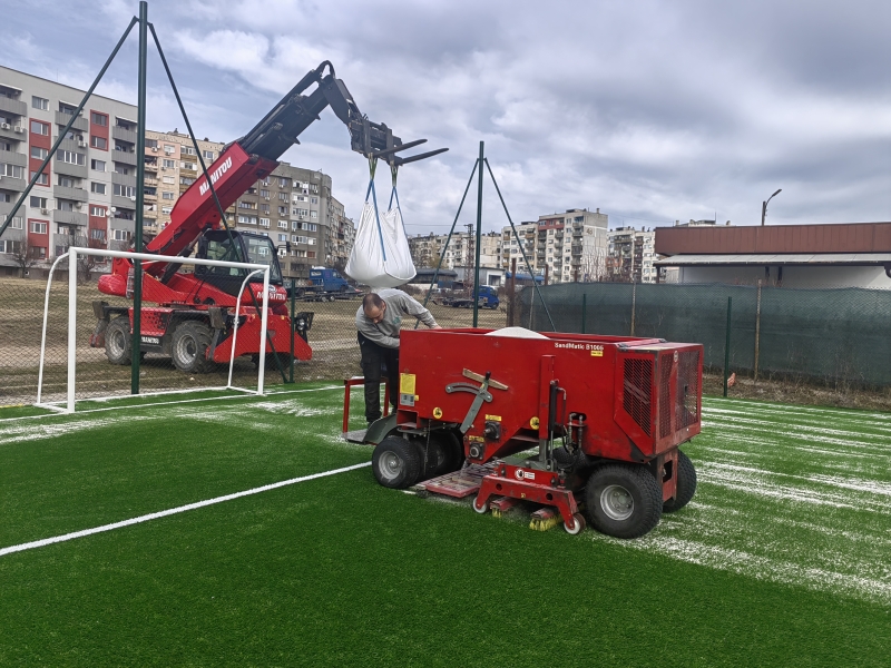 Спортната площадка до зала Младост в Монтана стана като нова