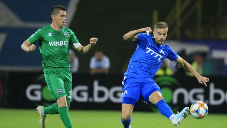 Нападателят на Ботев Враца Валери Домовчийски ще пропусне мача на