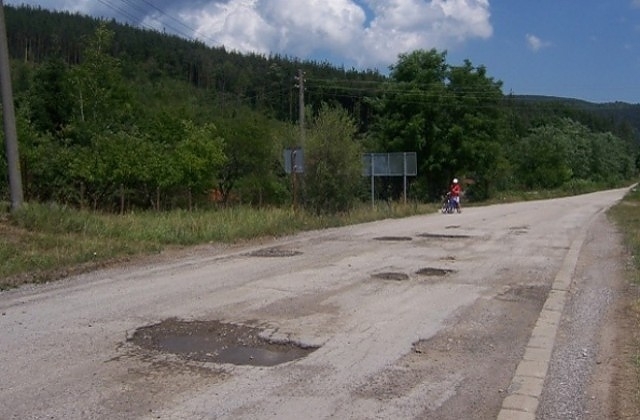 Община Враца пусна обществена поръчка за основен ремонт на пътя