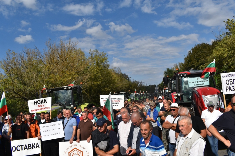 Протестът на земеделците: Около 600 трактора се редят на входа на София
