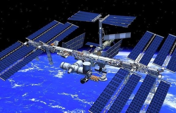 Учени откриха по повърхността на руския сегмент на Международната космическа