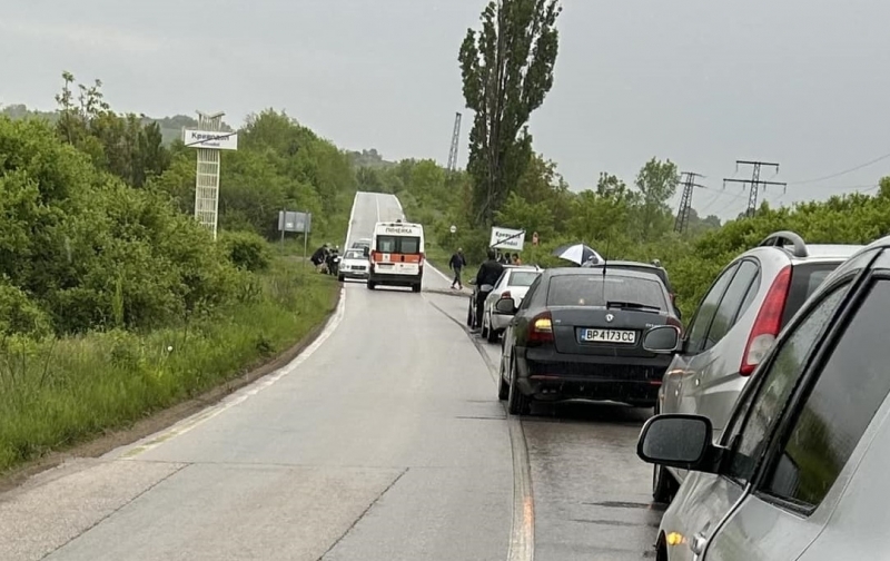 Тежък пътен инцидент е станал преди минути между Враца и