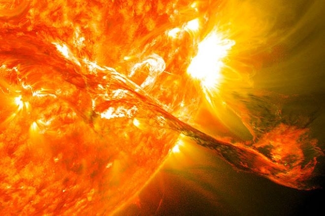 Магнитна буря удря Земята до часове