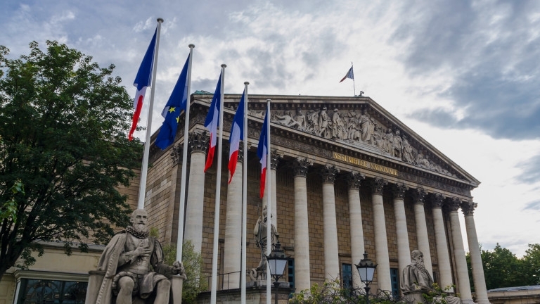 Франция гласува на първи тур на президентски избори. Фаворити във