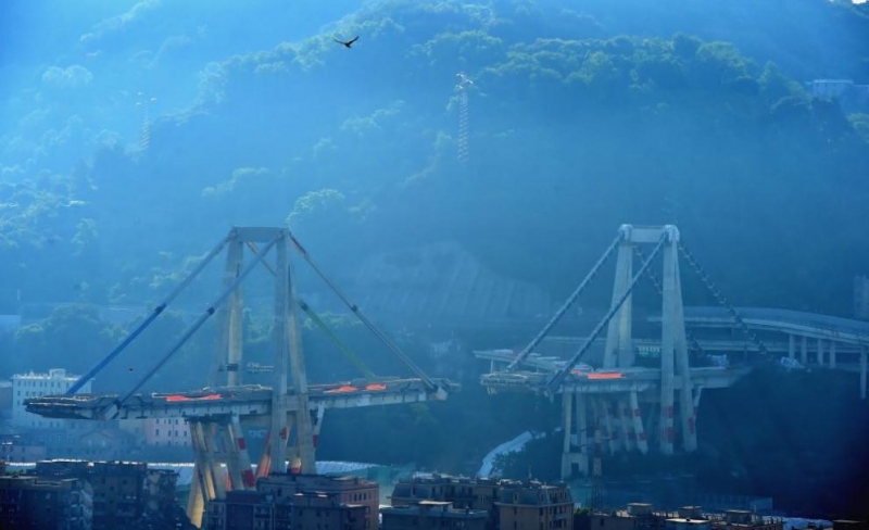 Днес ще бъдат взривени носещите колони на моста Моранди в Генуа Експерти