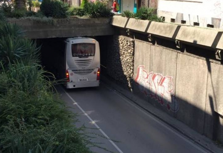 Драматична и опасна ситуация с пътнически автобус е станала преди