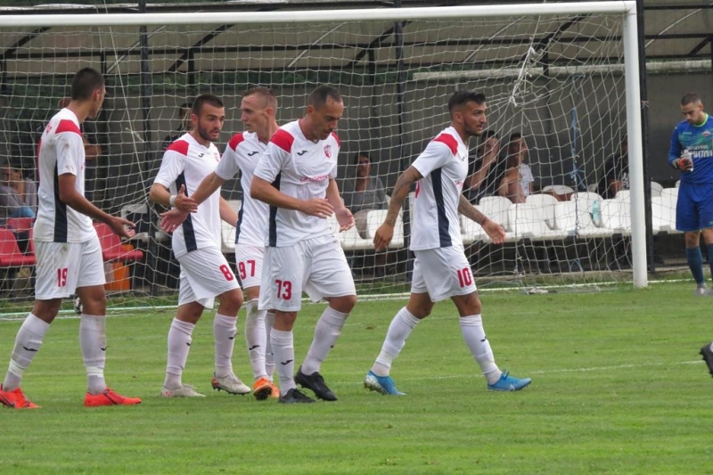 Досегашният лидер във Втора лига Локомотив София записа първа загуба