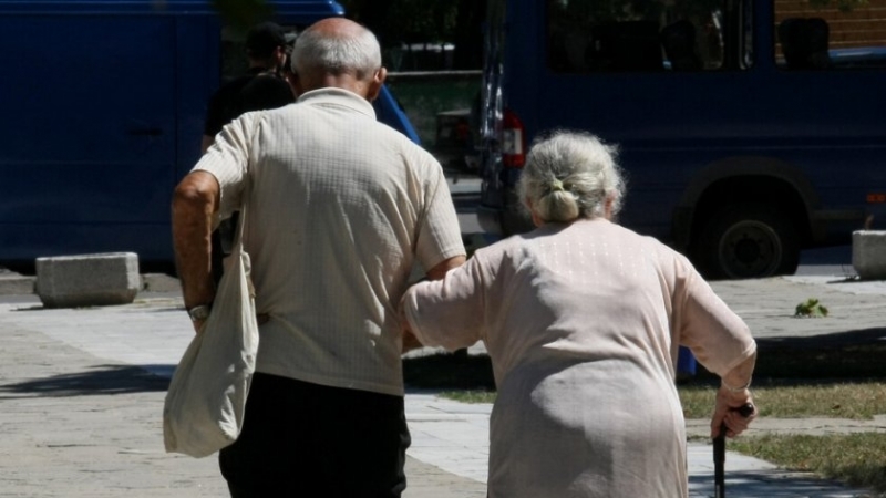 Новите пенсионери у нас отварят дупка от 30 в българската