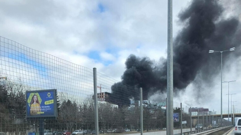 Пожар вилнее край Цариградско шосе в София съобщава Нова телевизия Гори