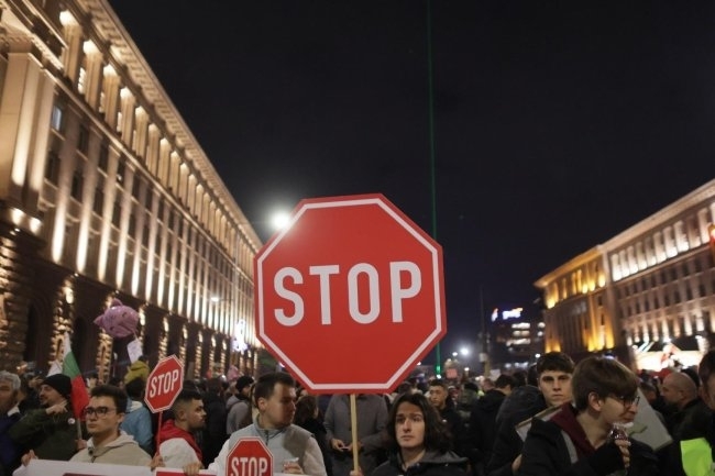 Протестите в България са във фокуса на световните агенции, ето какво пишат