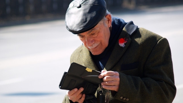 През първите шест месеца на новата година пенсионерите ще продължат