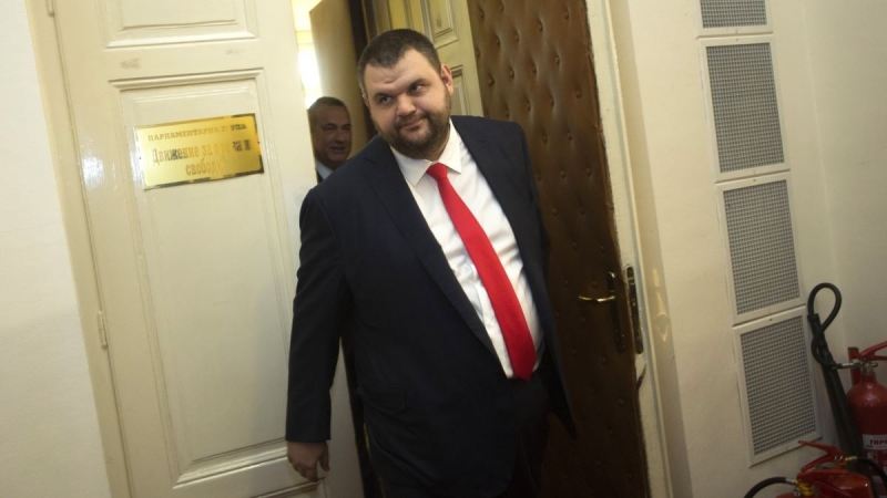 Делян Пеевски стана оръжие във войната между Румен Радев и Бойко Борисов