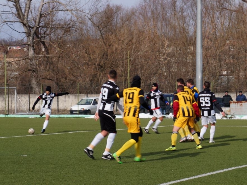 Третодивизионният Локомотив Мездра ще приеме дублиращия отбор на елитния Ботев