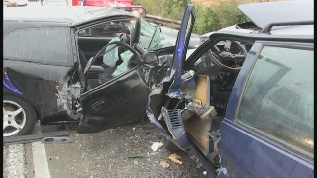 Две коли са се сблъскали в жестока катастрофа вчера около