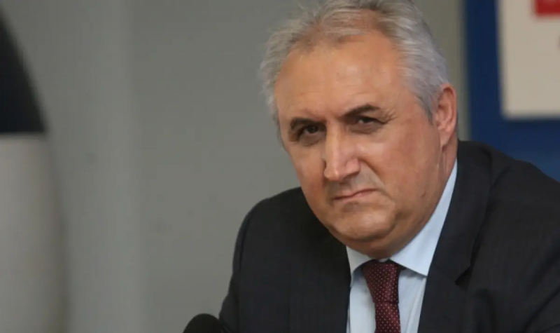 Мехмед Дикме: Делян Пеевски и Ахмед Доган трябва да се оттеглят