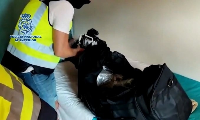 Служители на националната полиция в Малага разбиха банда която е