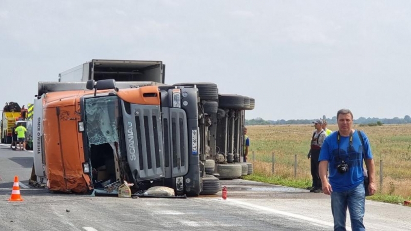 Катастрофирал ТИР между Монтана и Враца вдигна накрак спасители съобщиха