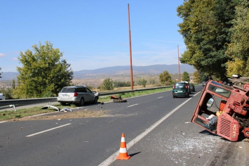 Трактор причини катастрофа на Е-79 на изхода на Благоевград в