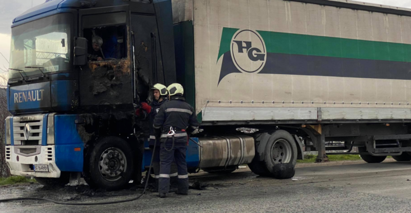 ТИР се самозапали във Видинско съобщиха от МВР в областния