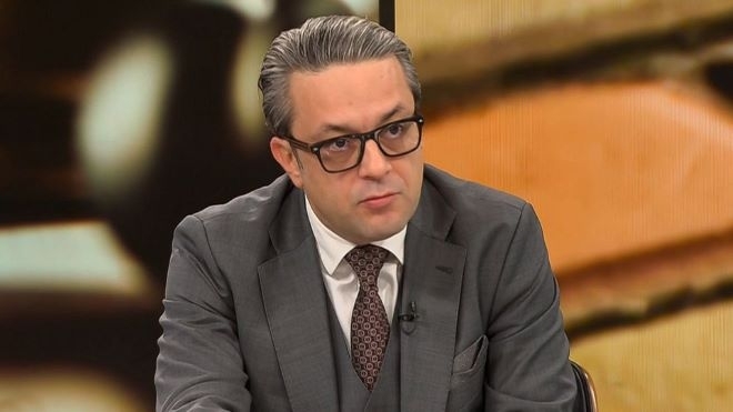 Тома Биков: Три партии са подгряваща група на Румен Радев