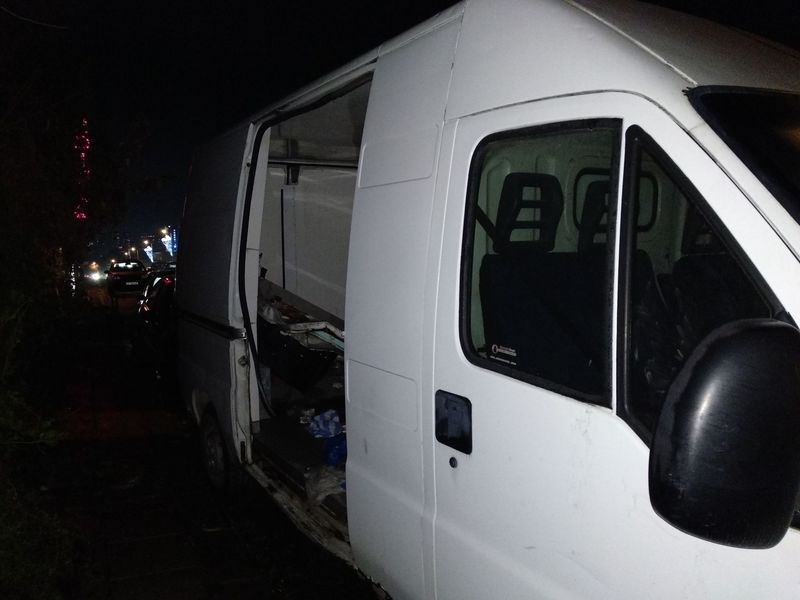 Мъж е заловен да разбива бус в Монтана това предадоха