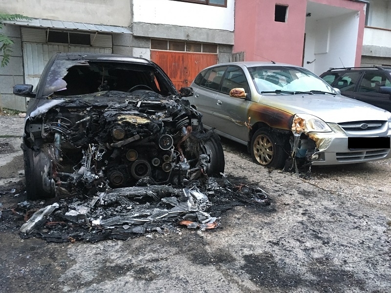 Кола е горяла през изминалата нощ във Враца научи агенция