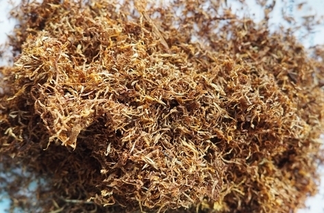 Незаконен тютюн беше намерен и иззет от дома на жена