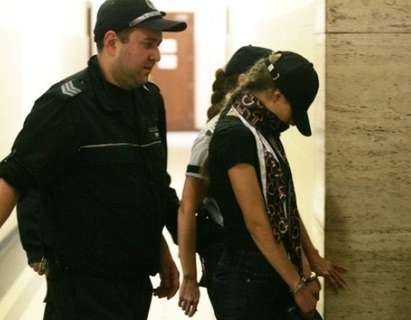 Двойка дилъри са хванати в крачка докато извършвали наркосделка с