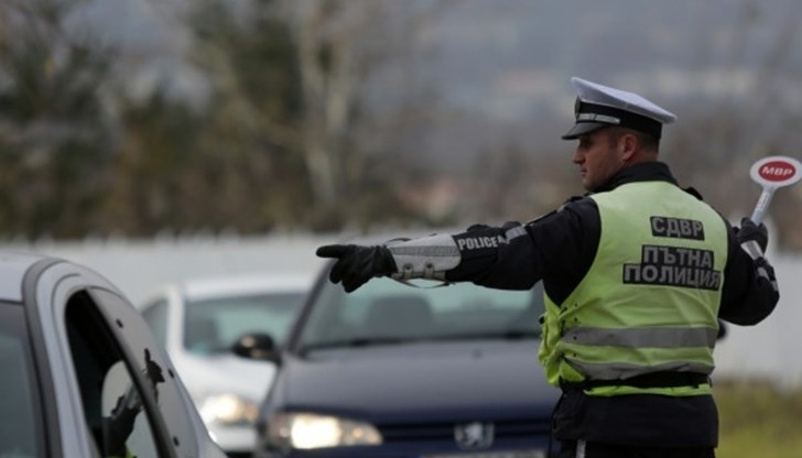 Полицаи хванали шофьор без книжка с нерегистрирана кола в Козлодуй