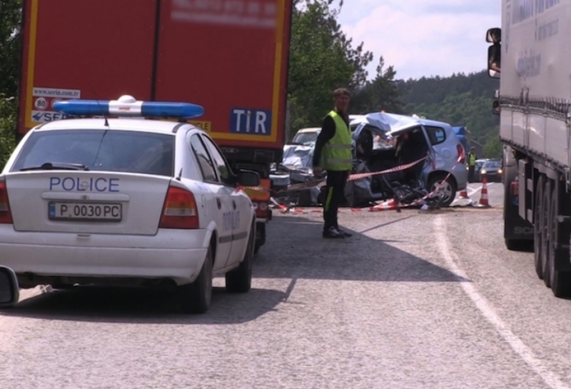 Мъж от Монтана е пострадал тежко при адска катастрофа между