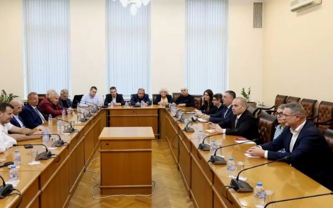От 2026 година превозвачите ще плащат такси онлайн