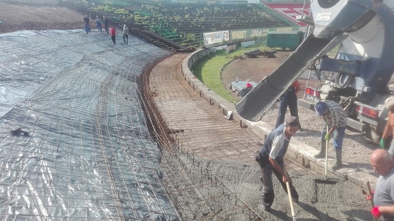 Продължават ударните ремонти на стадион Христо Ботев във Враца съобщиха