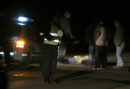 Драма на Е-79! Намериха облян в кръв мъж да лежи на пътя, почина в болницата