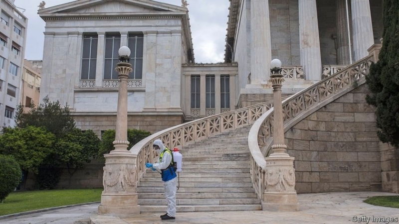 Две решаващи денонощия предстоят пред Гърция през които новите случаи