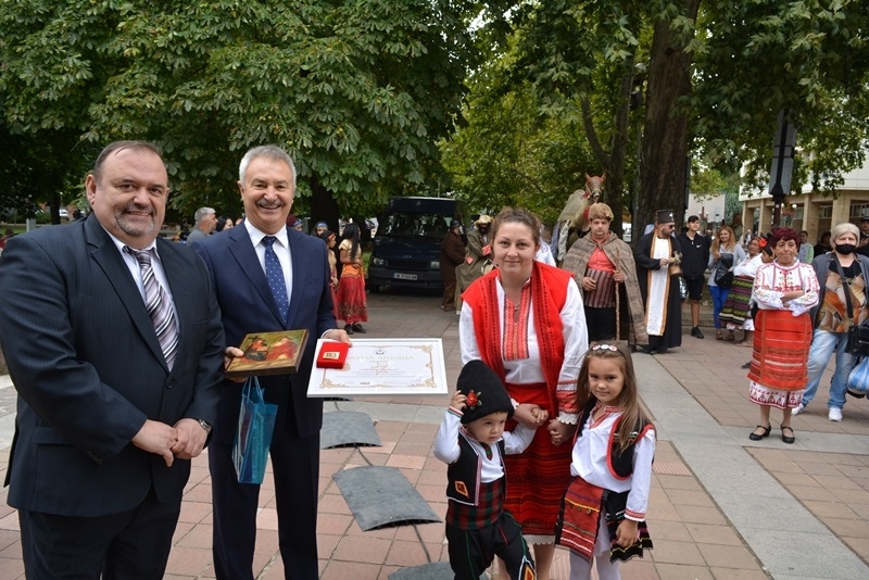 Монтана днес отбеляза двоен празник Съединението и 165 годишнината