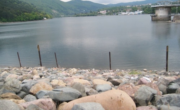 Панчаревското езеро до София е пред екокатастрофа Зрители сигнализираха за сериозно замърсяване